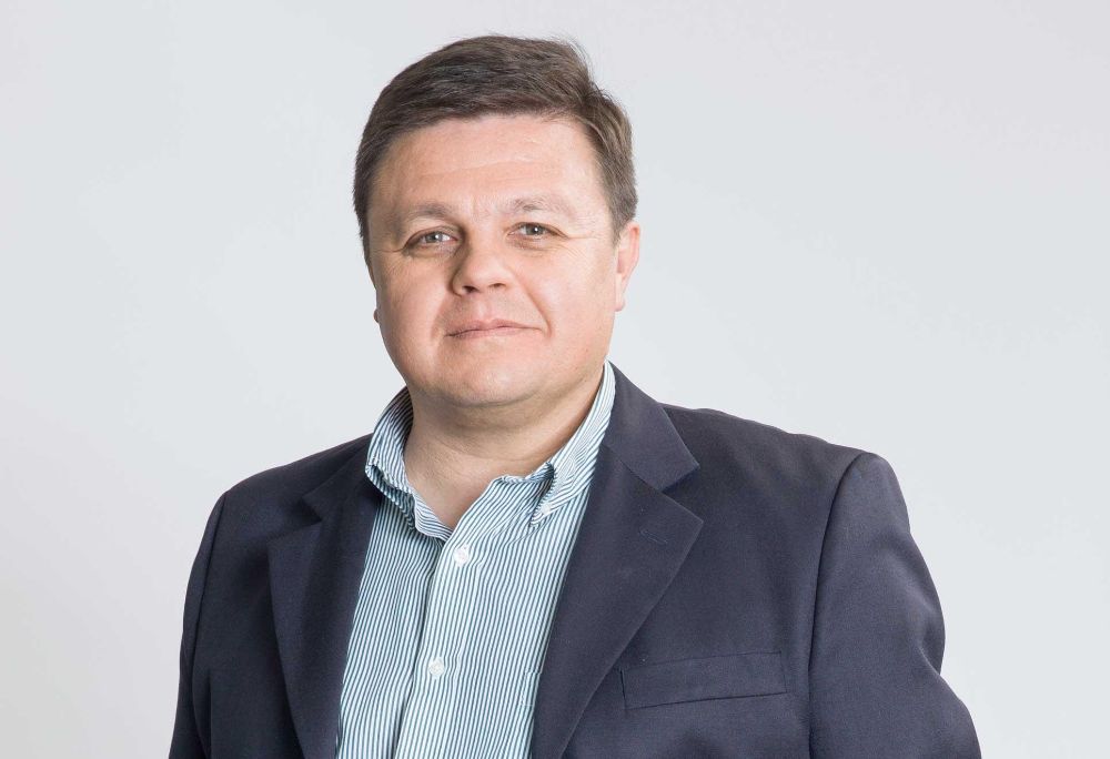 Para el profesor Jorge Berríos, una sólida educación financiera nos capacita para navegar por el complejo mundo de las finanzas personales y profesionales con mayor confianza y competencia. 